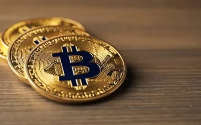 Bitcoin Price Falls Below $84,000 as $487 Million in Longs Liquidate