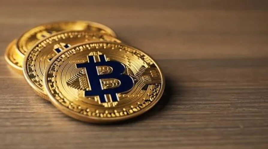 Bitcoin Price Falls Below $84,000 as $487 Million in Longs Liquidate